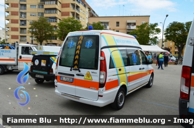 Mercedes-Benz Vito II serie
Misericordia Andria (Bt)
Allestimento Fast
Parole chiave: Mercedes-Benz Vito_II serie_ambulanza