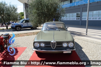 Alfa Romeo 2000 Sprint
Polizia di Stato
Squadra Volante

POLIZIA 29430Esemplare esposto presso il Museo delle auto della Polizia di Stato
In esposizione alla Fiera del Levante di Bari
Parole chiave: Alfa_Romeo 2000_Sprint POLIZIA29430
