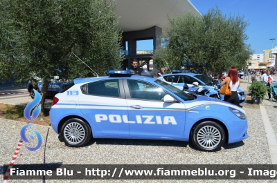 Alfa Romeo Nuova Giulietta restyle
Polizia di Stato
Reparto Prevenzione Crimine
Allestita NCT Nuova Carrozzeria Torinese
POLIZIA M1369
Parole chiave: Alfa-Romeo Nuova Giulietta_restyle_POLIZIAM1369