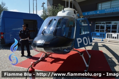 Agusta Bell AB 206
Polizia di Stato
Servizio Aereo
PS-69

In esposizione alla Fiera del Levante di Bari
Parole chiave: Agusta Bell AB 206_PS69