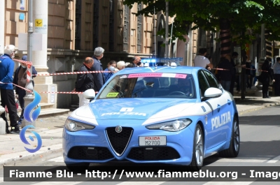 Alfa Romeo Nuova Giulia Q4
Polizia di Stato
Polizia Stradale
POLIZIA M2700
in scorta al Giro d'Italia 2021
Vettura "1"
Parole chiave: Alfa-Romeo Nuova Giulia Q4_POLIZIAM2700