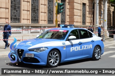 Alfa Romeo Nuova Giulia Q4
Polizia di Stato
Polizia Stradale
POLIZIA M2700
in scorta al Giro d'Italia 2021
Vettura "1"
Parole chiave: Alfa-Romeo Nuova Giulia Q4_POLIZIAM2700