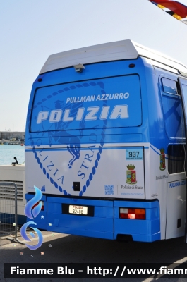 Iveco 370S " Pulman Azzurro 3 "
Polizia di Stato 
Polizia Stradale
Pullman Azzurro
in scorta al Giro d'Italia 2017
POLIZIA B2408
Parole chiave: Iveco 370S POLIZIAB2408 Giro_Italia_2017