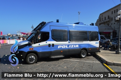 Iveco Daily VI serie
Polizia di Stato
Reparto Mobile
POLIZIA M1582
Parole chiave: Iveco Daily_VIserie POLIZIAM1582