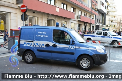 Fiat Doblò II serie
Polizia di Stato
Polizia di Frontiera 
Unità Cinofile
POLIZIA H1501
Parole chiave: Fiat Doblò_IIserie POLIZIAH1501