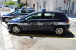 Comune_di_Giovinazzo_28Ba29_Polizia_Locale_Volkswagen_Golf_VI_serie_Auto_2_2.JPG