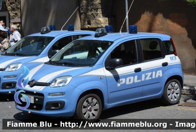 Fiat Nuova Panda II serie
Polizia di Stato
 Allestito Nuova Carrozzeria Torinese
 Decorazione Grafica Artlantis
 POLIZIA H9810
