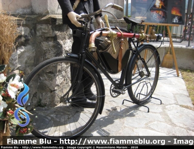 Bicicletta
Vigili del Fuoco
Trasporto Manichetta e Raccordi
Parole chiave: Bicicletta Vigili_del_Fuoco Intelvi