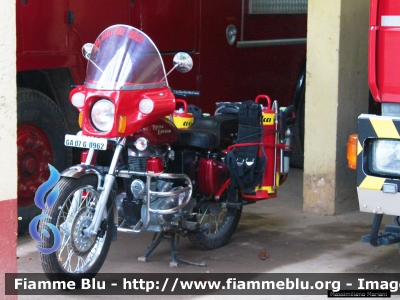 Royal Erfield
Goa State Fire Force - HQ Panaji
Moto attrezzata
Parole chiave: Royal_Erfield moto Vigili_del_fuoco pompieri Goa India