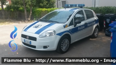 Fiat Grande Punto
Polizia Municipale Parma
Sigla Veicolo: 32
Allestimento ELEVOX
POLIZIA LOCALE YA 221 AK
