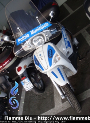 Piaggio Liberty 200 II Serie
Polizia Municipale Parma
Sigla Motoveicolo: 04
Parole chiave: Piaggio Liberty_IISerie