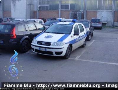 Fiat Punto III Serie
Polizia Municipale Parma
Sigla Veicolo: 22
Allestimento Bertazzoni
Esemplare con stampante/fotocopiatrice posizionata sul pianale posteriore
Parole chiave: Fiat Punto_IIISerie