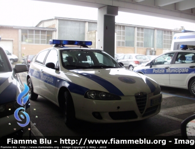 Alfa Romeo 147 II Serie
Polizia Municipale Parma
Sigla Veicolo: 23
Parole chiave: Alfa-Romeo 147_IISerie