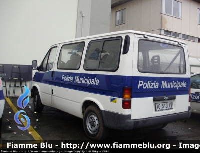 Ford Transit IV serie
Polizia Municipale Parma
Sigla Veicolo: 17
Allestimento Bertazzoni
Parole chiave: Ford Transit_IIISerie