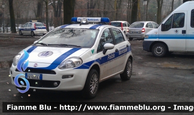 Fiat Punto VI serie
Polizia Municipale 
Unione Terre Verdiane
Distretto di Fontanellato - Fontevivo (PR)
Auto n° 10
POLIZIA LOCALE YA 633 AJ
Parole chiave: Fiat Punto_VIserie PoliziaLocaleYA633AJ