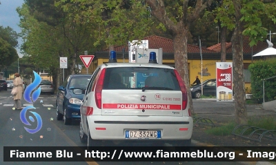 Fiat Punto II serie
Polizia Municipale Carrara
Distaccamento di Marina di Carrara
Auto n° 16
Parole chiave: Fiat Punto_IIserie