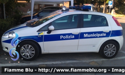 Fiat Grande Punto
Polizia Municipale
Comune di Modena
Automezzo n° 05
Parole chiave: Fiat Grande_Punto
