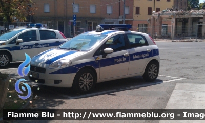 Fiat Grande Punto
Polizia Municipale
Comune di Modena
Automezzo n° 13
Parole chiave: Fiat Grande_Punto