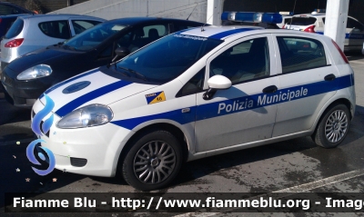 Fiat Grande Punto
Polizia Municipale Parma
Sigla Veicolo: 48
Allestimento Bertazzoni
POLIZIA LOCALE YA 642 AD
