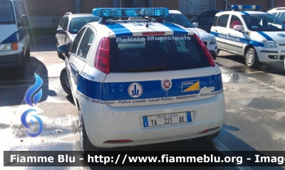 Fiat Grande Punto
Polizia Municipale Parma
Sigla Veicolo: 32
POLIZIA LOCALE YA 221 AK
