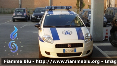 Fiat Grande Punto
Polizia Municipale di Parma
Versione con cellula di sicurezza posteriore e barra led
POLIZIA LOCALE YA 526 AG
Parole chiave: Fiat Grande_Punto PoliziaLocaleYA526AG
