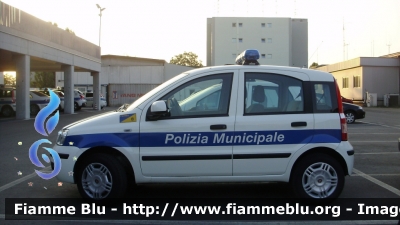 Fiat Nuova Panda I serie
Polizia Municipale Parma
Sigla Veicolo: 08
Allestimento Bertazzoni
POLIZIA LOCALE YA 506 AD
Parole chiave: Fiat Nuova_Panda_Iserie PoliziaLocaleYA506AD