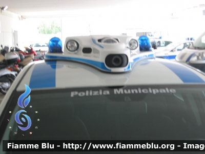 Fiat Nuova Bravo
Polizia Municipale di Parma
Auto n° 18
Dotata di sistema E.V.A.
Allestimento Ciabilli
Particolare del sistema video sul tetto
Parole chiave: Fiat Nuova_Bravo EVA Ciabilli