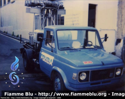 Fiat 616
Polizia di Stato
Reparto Mobile
POLIZIA 50059
Parole chiave: Fiat 616 Polizia50059