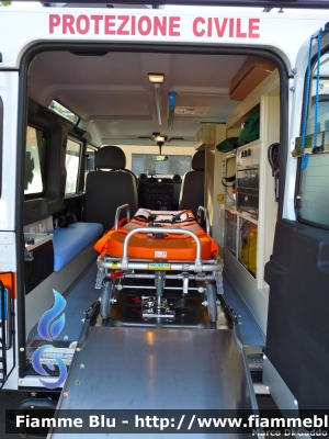 Land Rover Defender 110 
Misericordia di Calci (PI)
Protezione Civile
Ambulanza
Allestita MAF
Particolare del vano sanitario
Parole chiave: Land-Rover Defender_110 Ambulanza 118_Pisa 