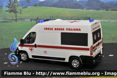 Fiat Ducato X250
Croce Rossa Italiana
Ambulanza in scala 1/43 con dispositivi luminosi funzionanti 
Parole chiave: Fiat Ducato_X250 Ambulanza