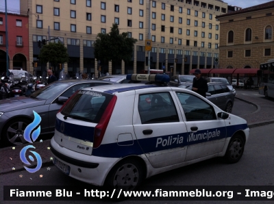 Fiat Punto II serie
Polizia Municipale
Bologna (BO)
CODICE AUTOMEZZO: 53
Parole chiave: Fiat Punto_IIserie