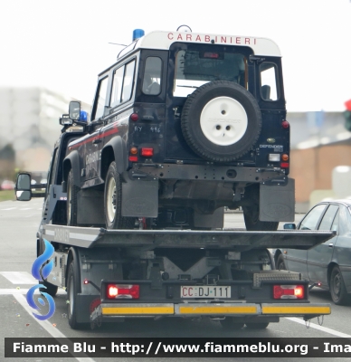 Land Rover Defender 90
Carabinieri
durante il trasporto con carro-attrezzi
Parole chiave: Land Rover Defender 90