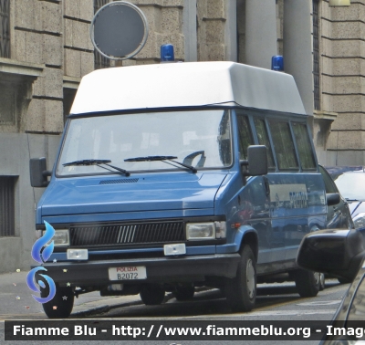 Fiat Ducato I serie
Polizia di Stato
Polizia B2072
Parole chiave: Fiat Ducato I serie Polizia di Stato Polizia B2072