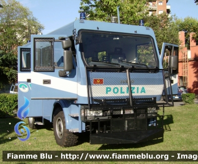 Iveco EuroCargo 4x4 II serie
Polizia di Stato 
Reparto Mobile Torino 
POLIZIA F7779
Parole chiave: Iveco EuroCargo_4x4_IIserie POLIZIAF7779
