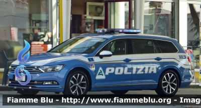 Volkswagen Passat Variant VIII serie
Polizia di Stato
Polizia Stradale in Servizio sulla Rete Autostradale ATIVA
POLIZIA M2882
- versione allestita con barra Intav Freeway -
Parole chiave: Volkswagen Passat Variant VIII serie Polizia Stradale ATIVA POLIZIA M2882