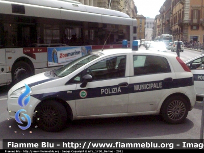 Fiat Grande Punto
Polizia Municipale Roma
con logo celebrativo 150° anniversario unità d'Italia

Parole chiave: Fiat Grande_Punto