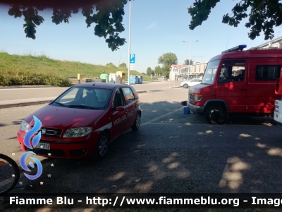 Fiat Punto III serie
Vigili del Fuoco
Comando Provinciale di Reggio Emilia
VF 26714
Riverniciata

Ricerca Persona a Guastalla (19/07/2020)
Parole chiave: Fiat Punto_IIIserie VF26714