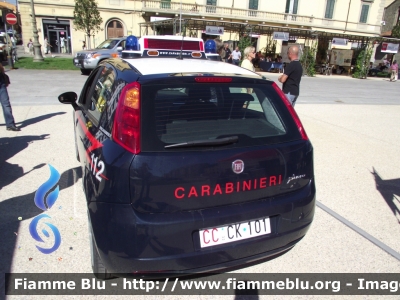 Fiat Grande Punto
Carabinieri
Autovettura equipaggiata con sistema EVA
CC CK101
Parole chiave: Fiat Grande_Punto CCCK101