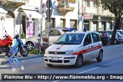 Fiat Nuova Panda I serie
13 - Polizia Municipale Viareggio
Parole chiave: Fiat Nuova_Panda_Iserie Carnevale_Viareggio_2013