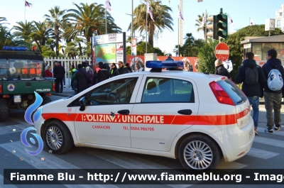 Fiat Grande Punto
10 - Polizia Municipale Camaiore
Parole chiave: Fiat Grande_Punto Carnevale_Viareggio_2013