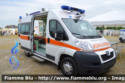 Peugeot Boxer III serie
Ambulanza Dimostrativa GGG Elettromeccanica
Parole chiave: Peugeot Boxer_IIIserie Ambulanza Meeting_Misericordie_2013