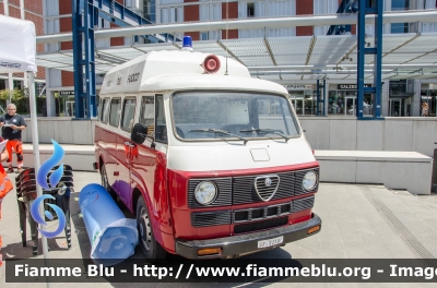 Alfa Romeo F12
Vigili del Fuoco
Comando Provinciale di Firenze
Distaccamento Permanente di Firenze Ovest (FI)
Autolettiga storica
VF 12107
Parole chiave: Alfa_Romeo F12_VF12107