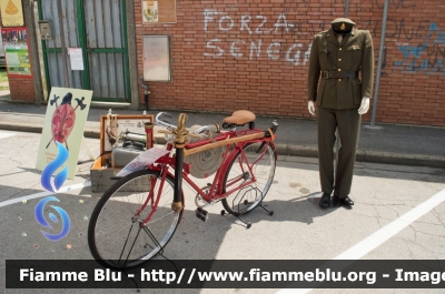 Biciclette
Vigili del Fuoco
Comando Provinciale di Firenze
Bicicletta Antincendio
Parole chiave: Bicicletta Vigili_del_Fuoco Comando_Provinciale_Firenze
