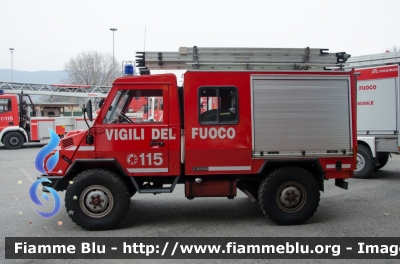 Iveco VM90
Vigili del Fuoco
 Comando Provinciale di Brescia
 Polisoccorso allestimento Baribbi
 VF 16487
Parole chiave: Iveco_VM90 VF16487