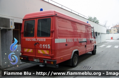 Mercedes-Benz Vario 612D
Vigili del Fuoco
Comando Provinciale di Brescia
VF 20697
Parole chiave: Mercedes_Benz Vario_612D VF20697