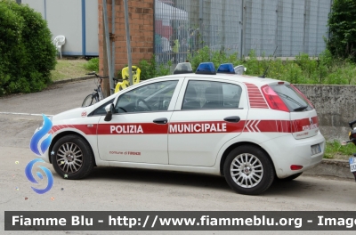 Fiat Punto VI serie
25 - Polizia Municipale Firenze
Allestita Focaccia
POLIZIA LOCALE YA 687 AB
Parole chiave: Fiat Punto_VIserie POLIZIA_LOCALE YA687AB
