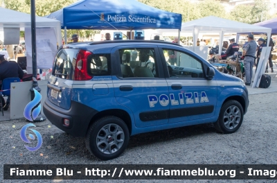 Fiat Nuova Panda 4x4 II serie
Polizia di Stato
Polizia Ferroviaria
Allestimento NCT Nuova Carrozzeria Torinese
POLIZIA H8252
Parole chiave: Fiat Nuova_Panda_4x4_IIserie POLIZIAH8252