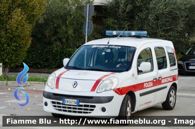 Renault Kangoo III serie
Polizia Municipale Montemurlo (PO)
Allestito Focaccia
Parole chiave: Renault Kangoo_IIIserie