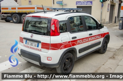 Fiat Nuova Panda 4x4 II serie
Polizia Municipale Montepulciano (SI)
Allestita Ciabilli
POLIZIA LOCALE YA 262 AJ
Parole chiave: Fiat Nuova_Panda_4x4_IIserie POLIZIALOCALE_YA262AJ