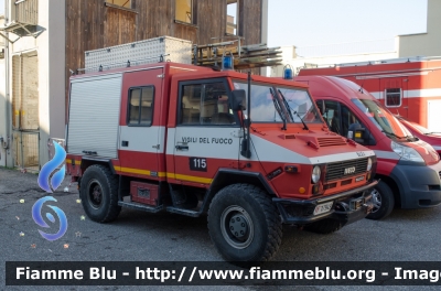 Iveco VM90
Vigili del Fuoco
 Comando Provinciale di Arezzo
 Polisoccorso allestimento Iveco Magirus
 VF 17949
Parole chiave: Iveco_VM90 VF17949
